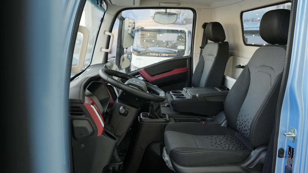 WEICHAI LANDKING H Light Truck: Comfort in High-Frequency Operations