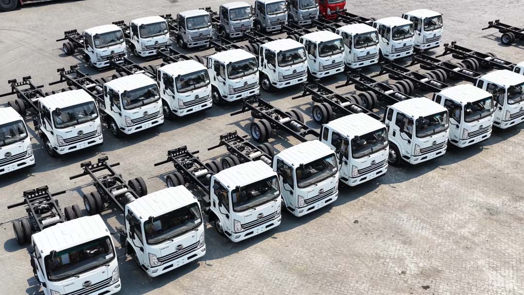 WEICHAI New Energy Ships First Batch of 51 SDAC Light Trucks to Ecuador